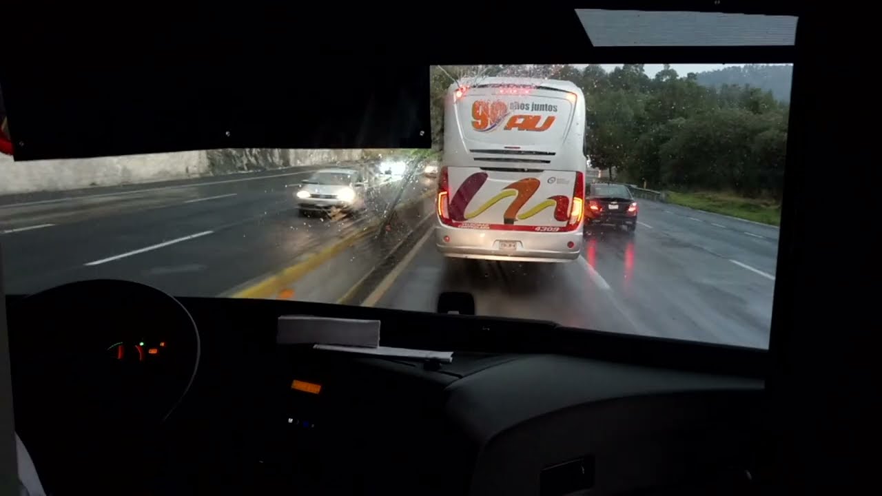 Subiendo Río frío abordó de un ADO 9800