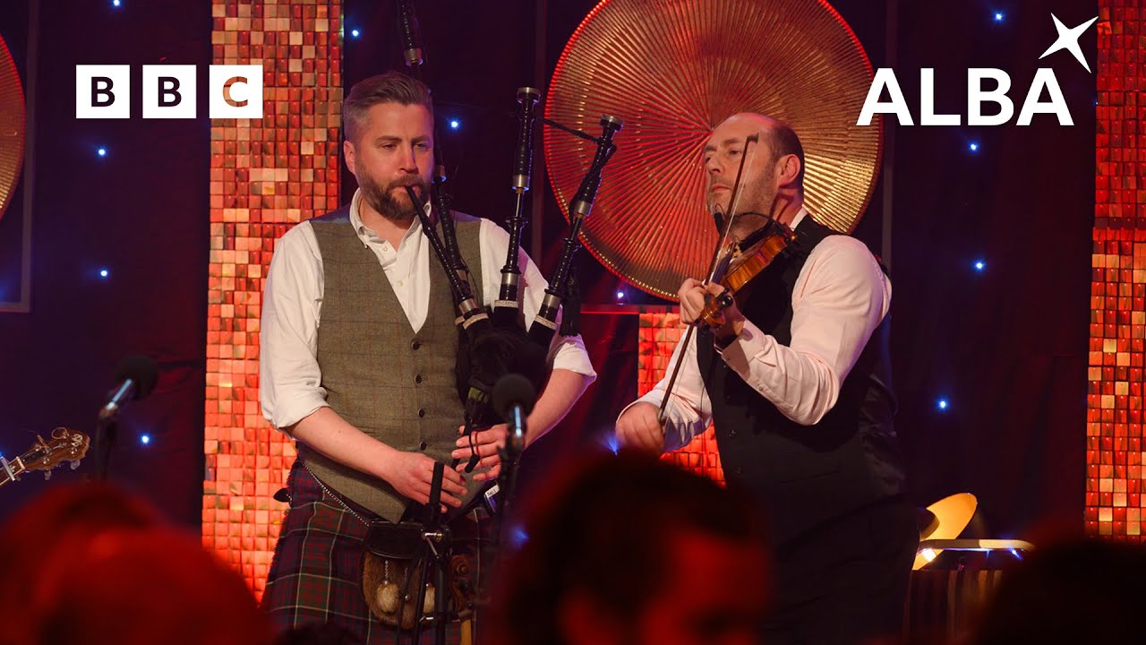 Finlay MacDonald & The Glenfinnan Ceilidh Band | Jig Set | C&egrave;ilidh Na Bliadhn&rsquo; &Ugrave;ire 2023 | BBC ALBA
