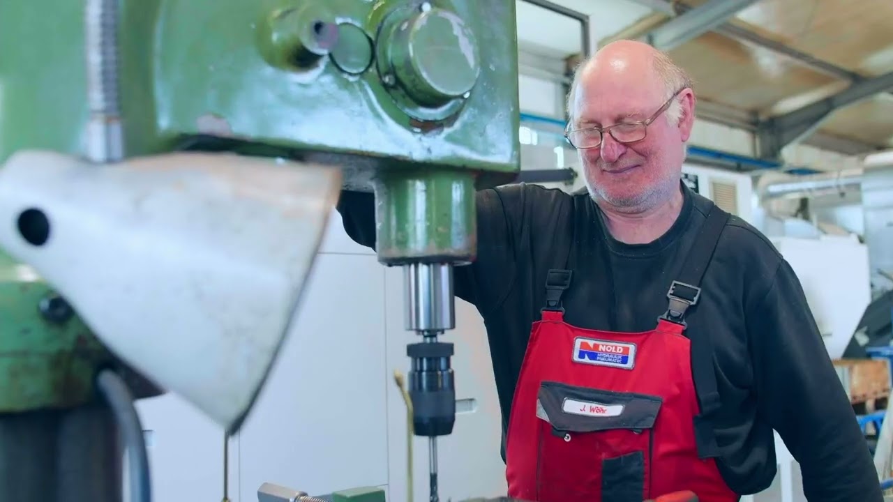 Herstellung von Hydraulikzylindern bei NOLD