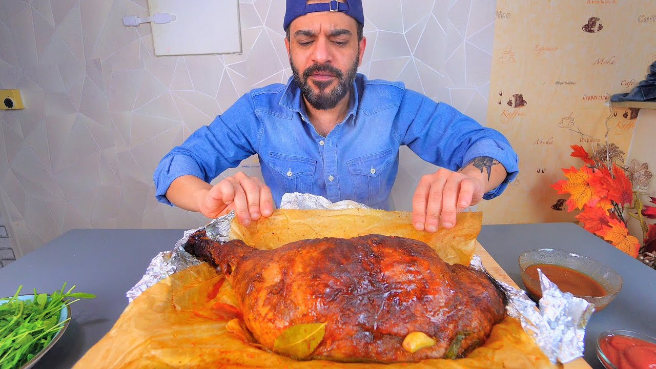 فخذ ديك رومي عملاق مدخن 12 ساعة بشواية الباربكيو - موكبانغ Giant 12-Hour Smoked Turkey Leg Mukbang