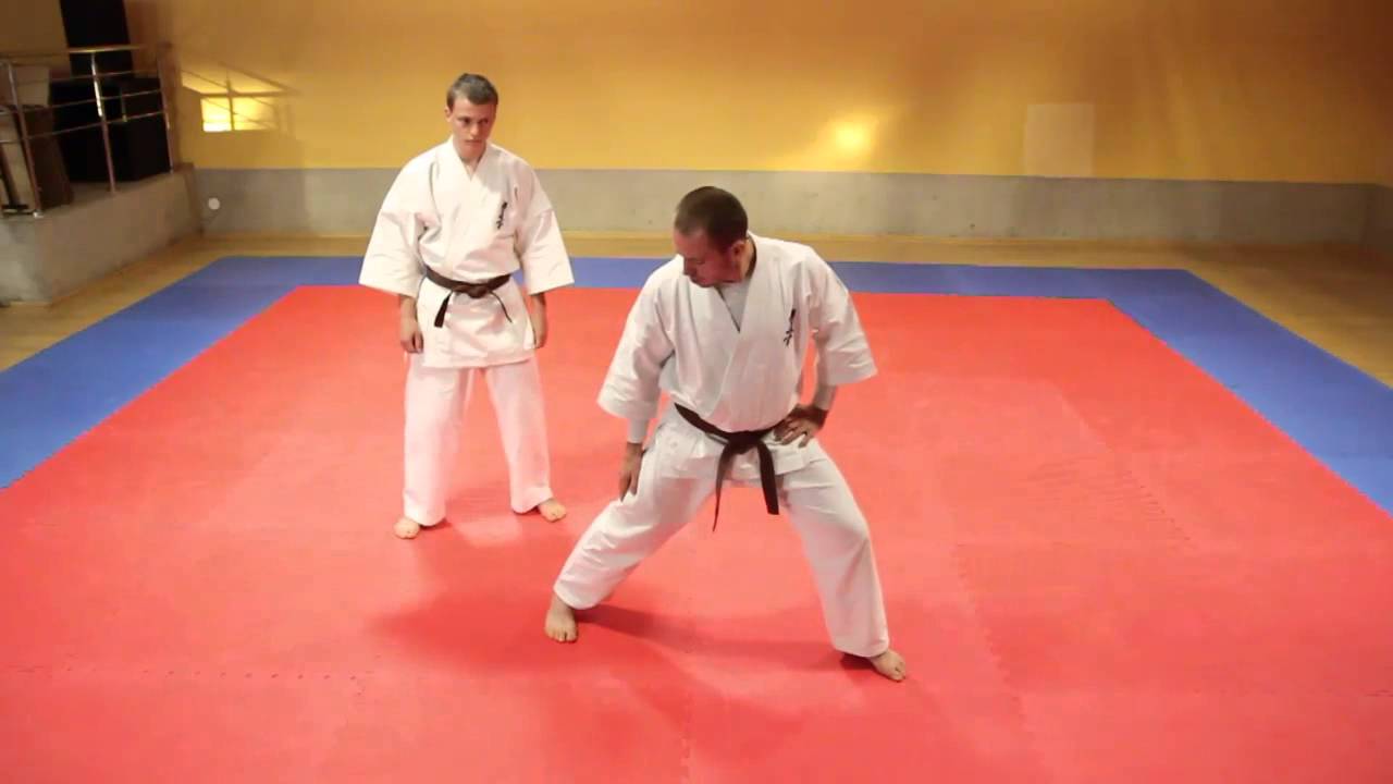 Sekrety Kyokushin - Ostatnie wskazówki Bunkai; Prawa noga w przód...