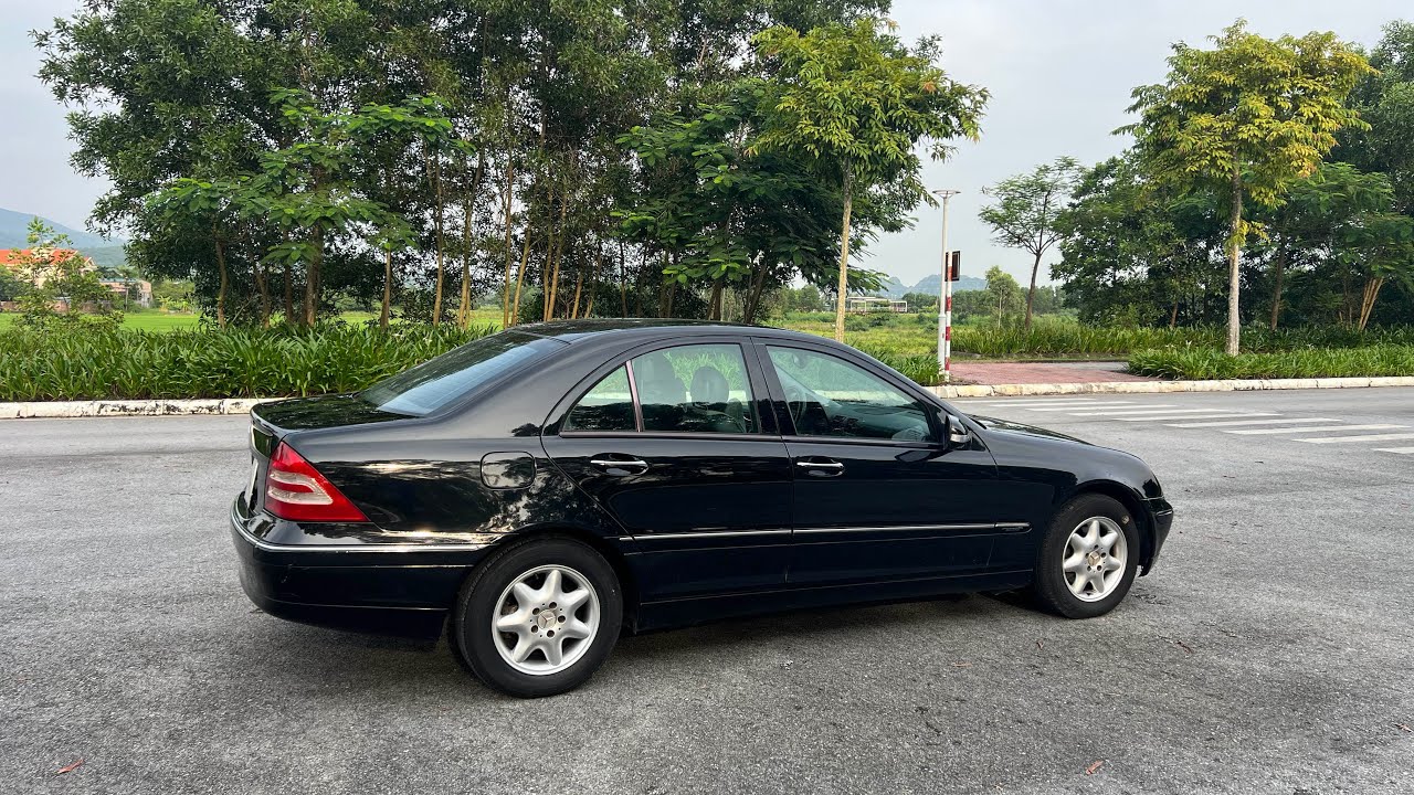 Meccedes C200 hàng hiếm số sàn 115 triệu 0913501229 xe đời 2002 các bác ạ