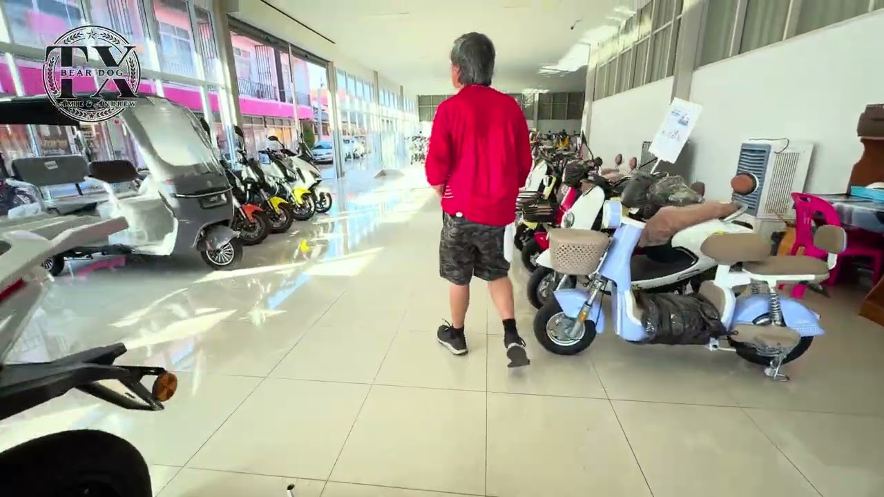 ตัวไหนดี,￼Window Shopping #retiredlife #รถev #evbike #บ้านผือ #อิสานบ้านเฮา #isaan #expatlife  