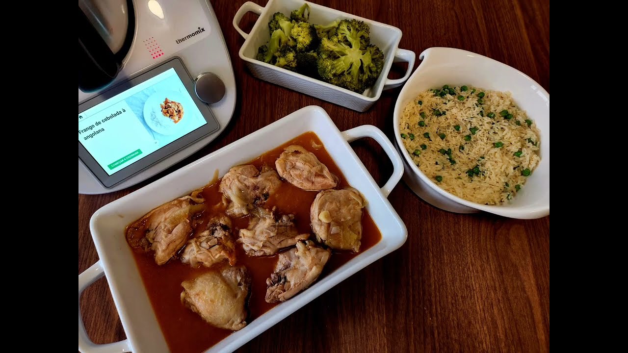 Frango de cebolada à Angolana, bróculos e arroz de ervilhas (a água do arroz tem que estar a ferver)