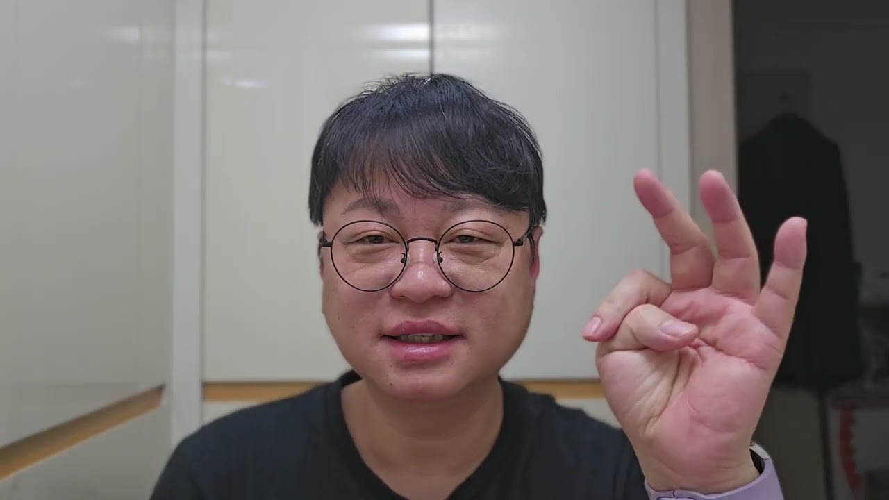 아침긍정확언 499일차. 살얼음 속에서도 젊은이들은 사랑하고 손을 잡으면 숨결은 뜨겁다.