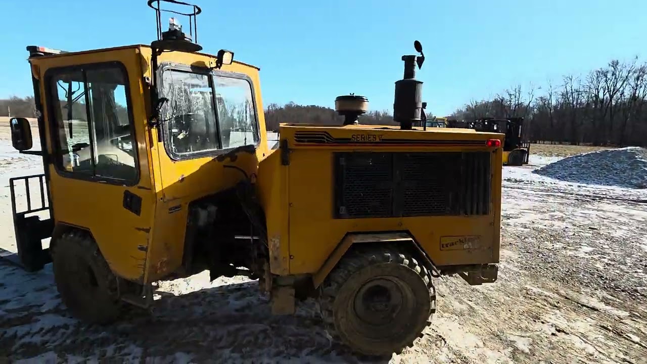 Lot 150: Trackless MT5T Municipal Tractor