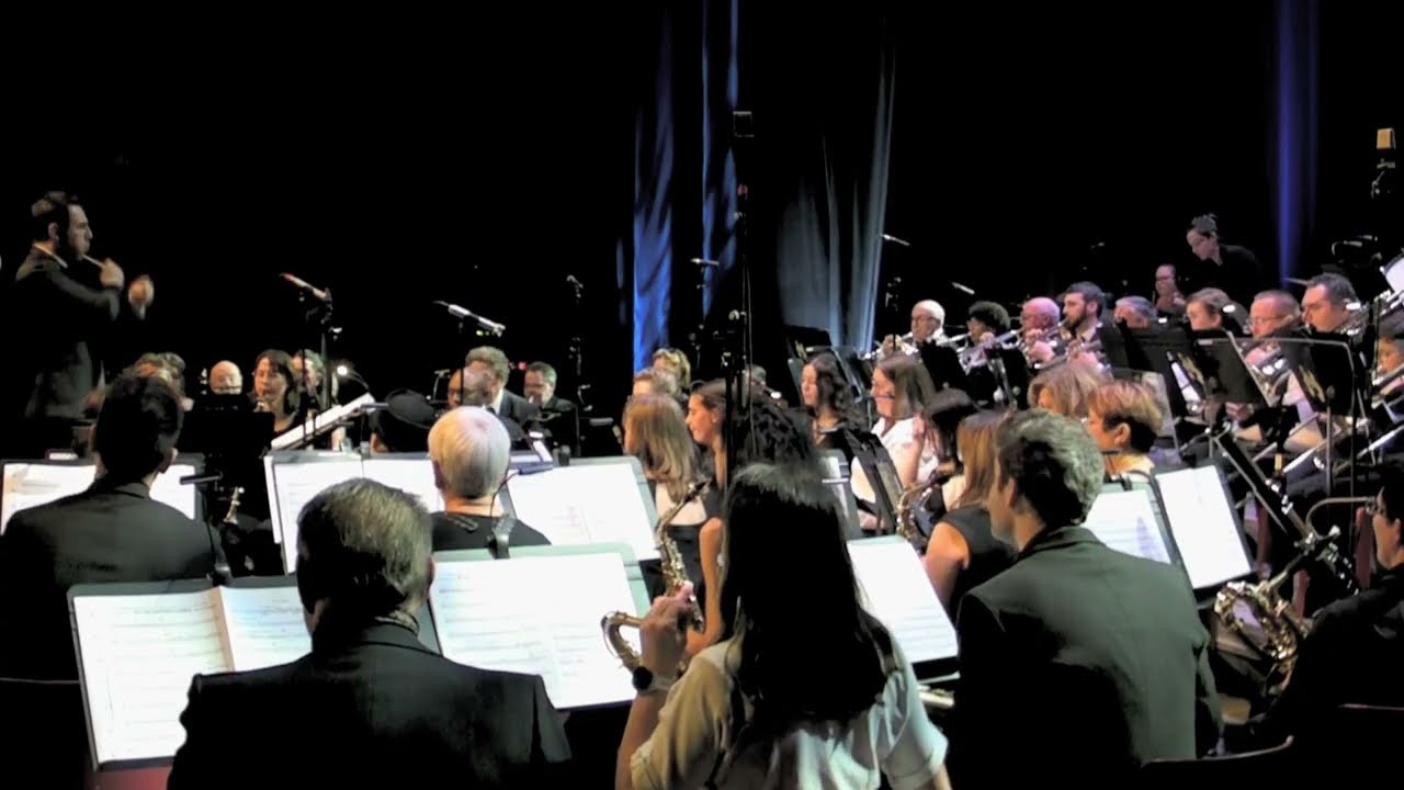 "As the curtain closes" de Jan Van der Roost
