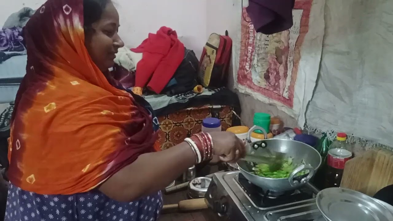 Family aalu matar ko sabji kaise banaen like kariye share kariye subscribe kijiye video🙏🙏🙏🙏🙏
