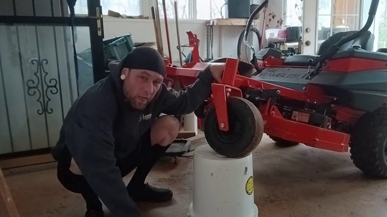 Обзор газонокосилки с нулевым радиусом поворота BAD BOY 🙃 (Мне она очень нравится!) Готовлюсь к л...
