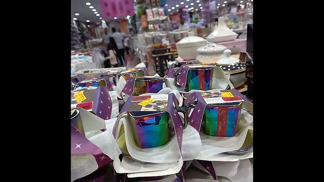 شوفوا المواعين في السوق حق رمضان رخيصه والله حلوه روحوا لها السوق فيه مواعين رخيصه