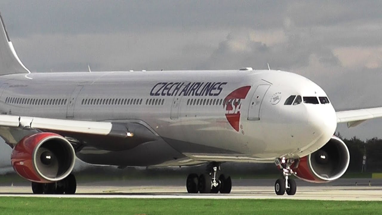 Czech Airlines A330 take-off