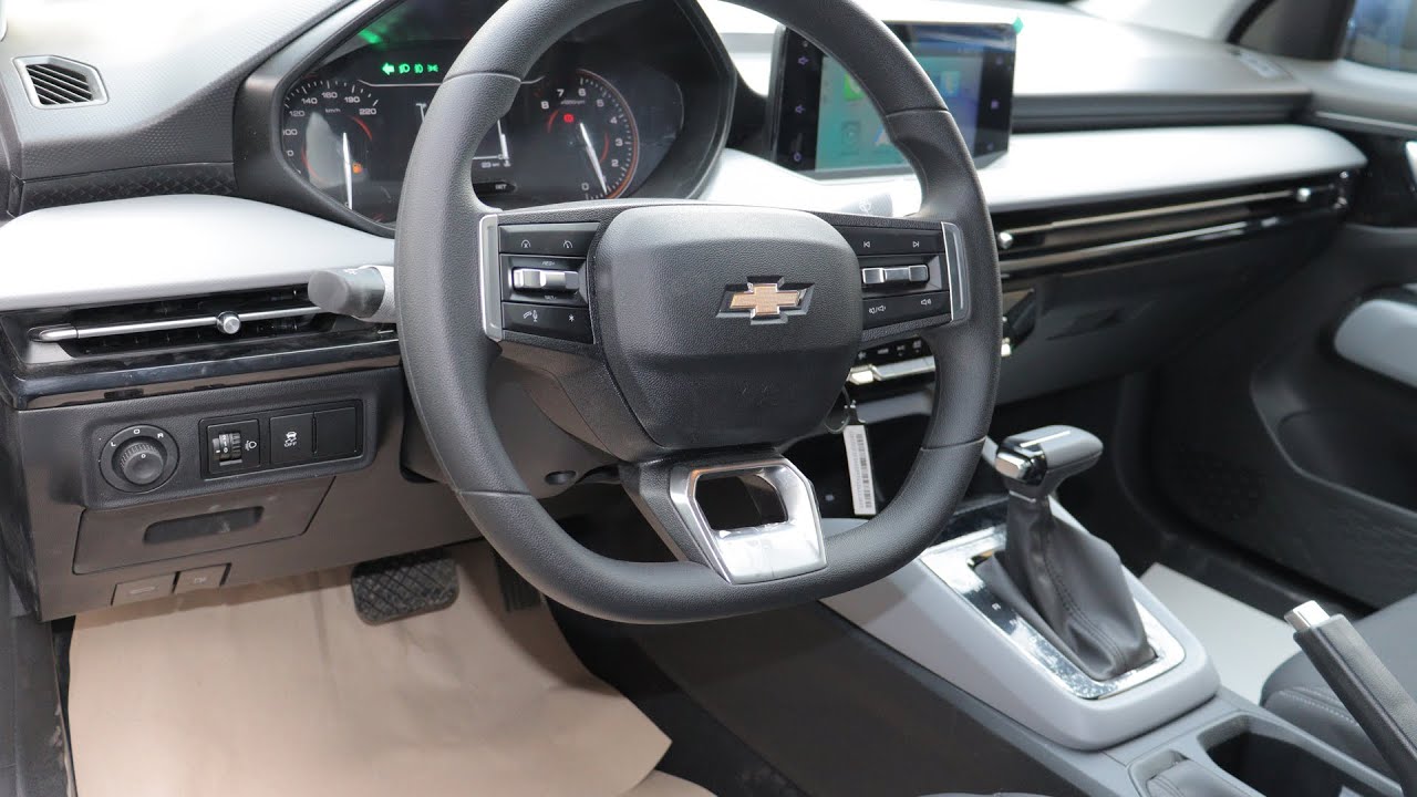 Обзор Chevrolet Optra 2026 LT, цвет «персидский синий», салон серого цвета.
