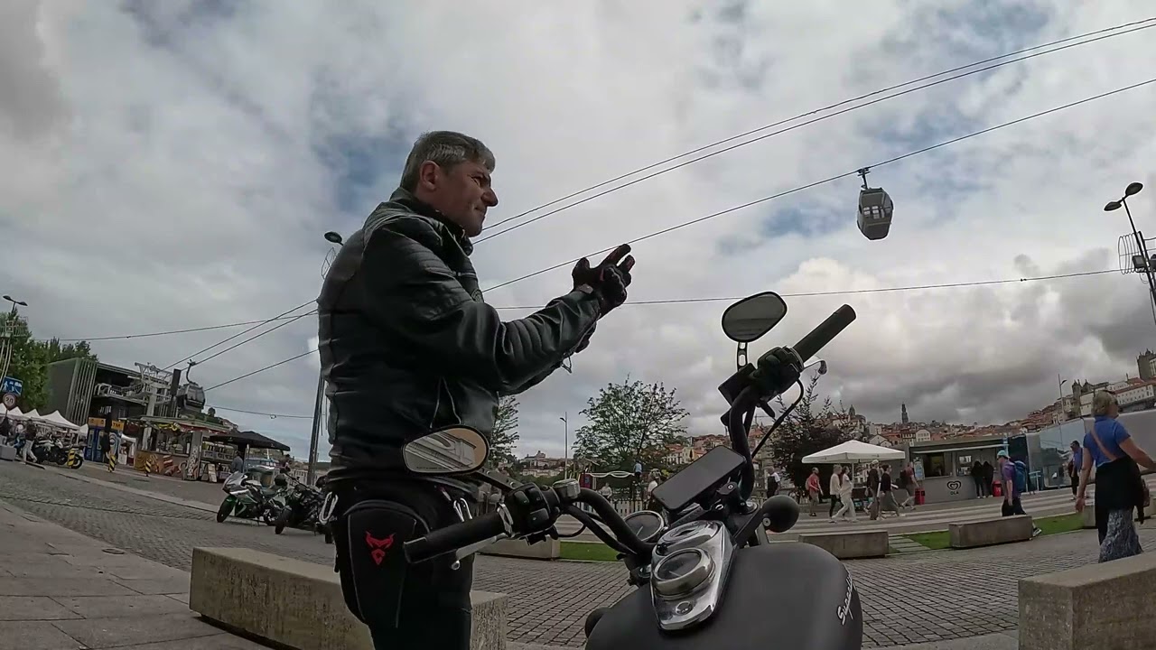 🌞 Liberdade sobre Duas Rodas – Passeio Matinal pelo Cais de Gaia! 🏍️