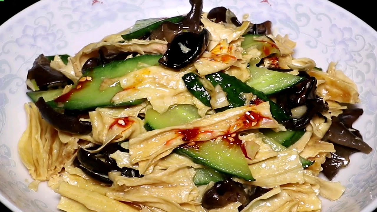 黑木耳和腐竹这么做太香了，大人小孩都爱吃，做法简单，一大盘不够吃