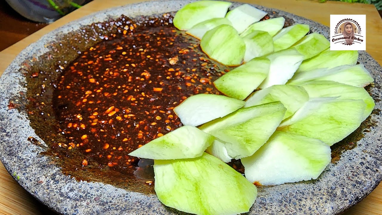 RUJAK MANGGA MUDA, PLUS RESEP SAMBEL RUJAK MANIS TERDEBEST.