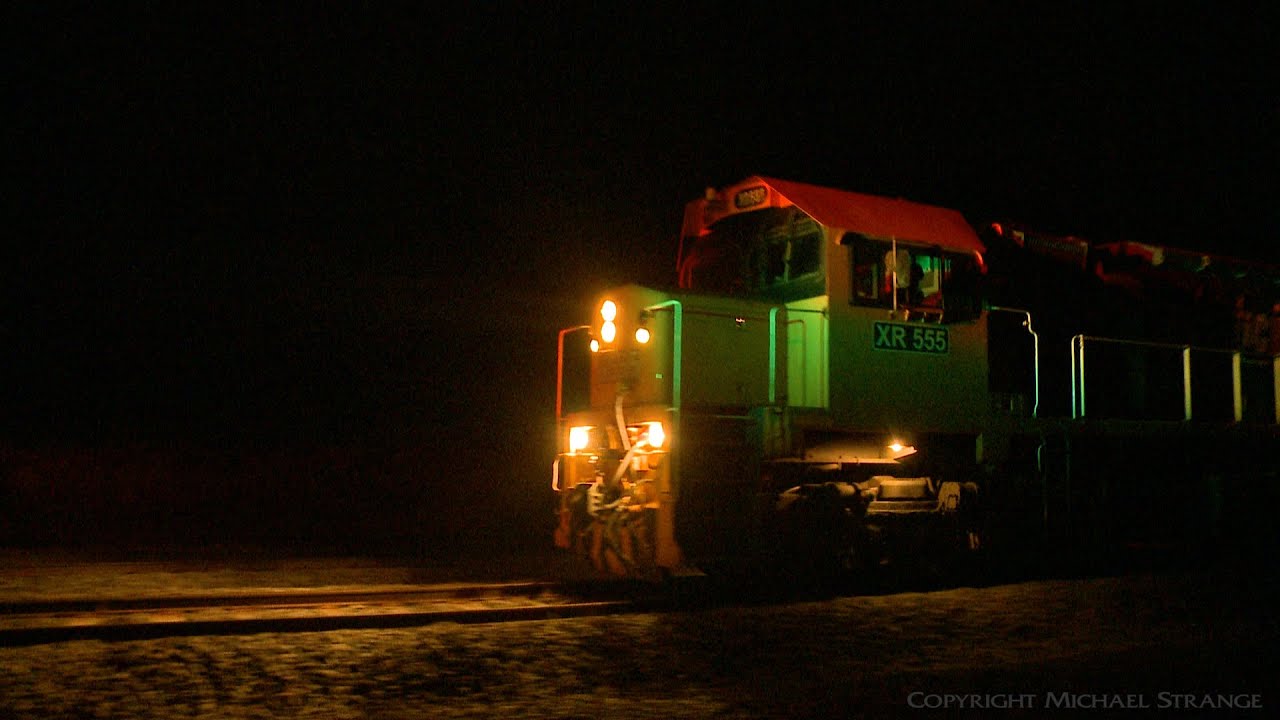 Triple XR Class Locomotives With Broad Gauge Grain Train (4/2/2021) - PoathTV Australian Railways