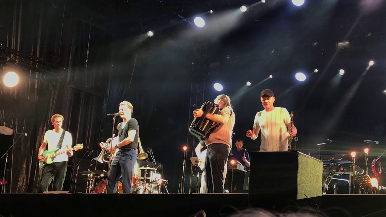 MAJORETTE  par Bénabar à Trélazé (22.06.19)