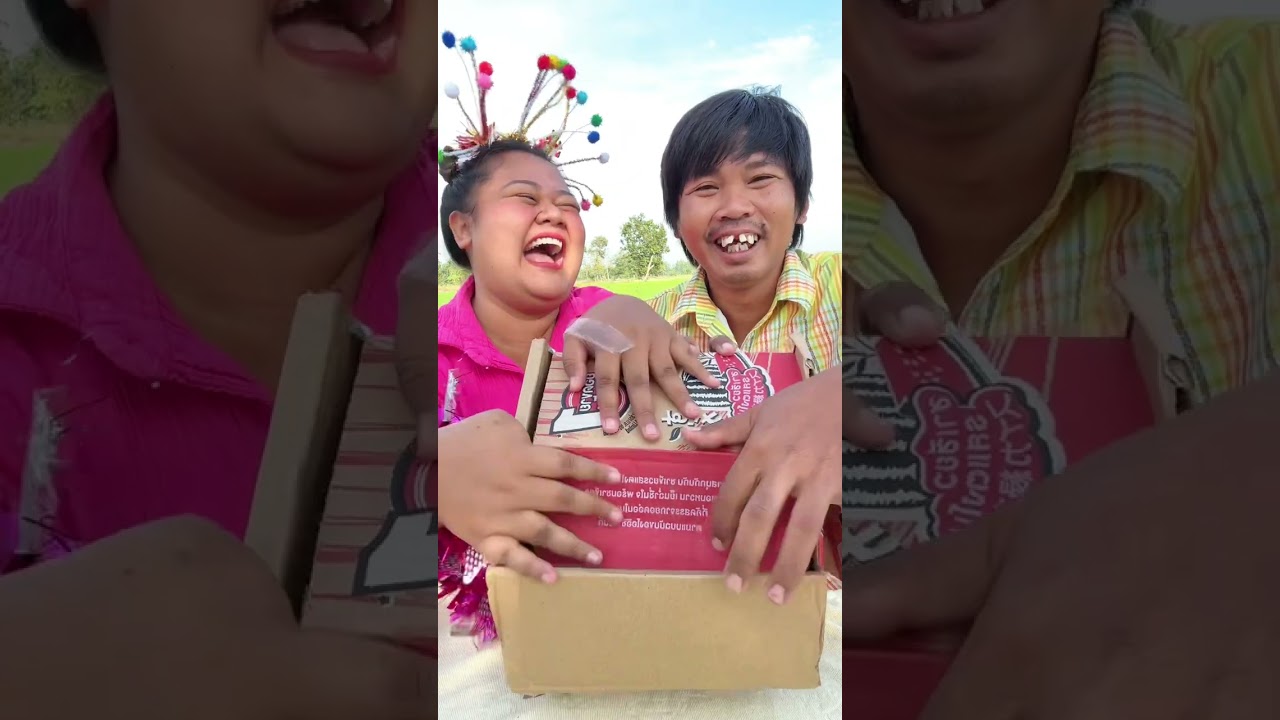 แลกของขวัญปีใหม่กับพี่ดำจะได้อะไีรน้ออออ  ￼ สวัสดีปีใหม่ทุกคนค่าา