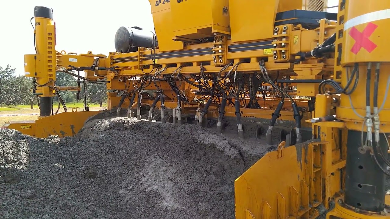world calss pQc paving Technonoloy Gomaco  slipform paver Gp 2400