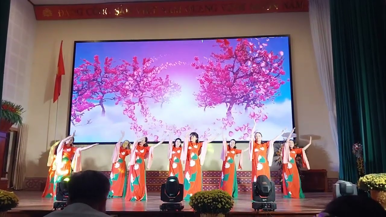 Văn nghệ tiểu khu 8 văn nghệ chào mừng đại hội Đảng XIV đã thành rưc rỡ