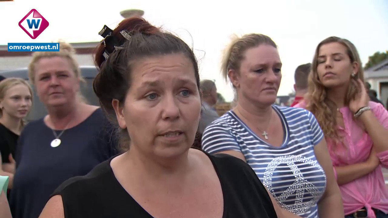 Bewoners van woonwagenkamp nemen maatregelen en blokkeren ingang van kamp