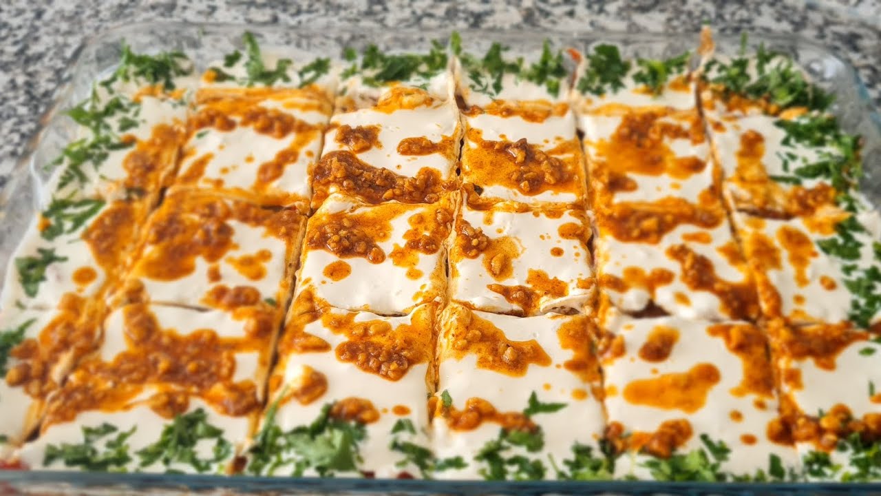 Akşamdan hazırlanan salata mi 😉 Cok beğeneceksiniz eminim👍 közlenmiş sebzeli etimekli salata💯