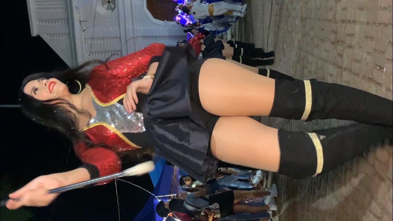 La Cachiporrista que enamora verle bailar