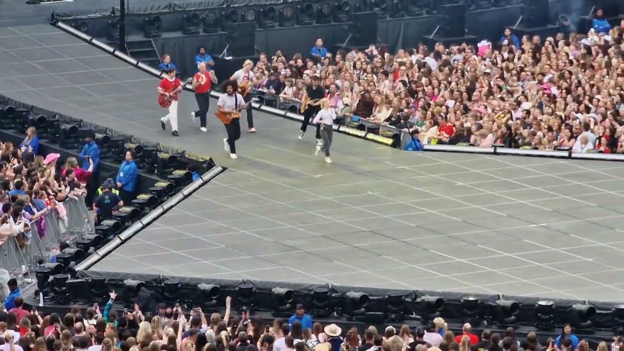 Paramore- Ain't It Fun- Dublin Eras Tour N1