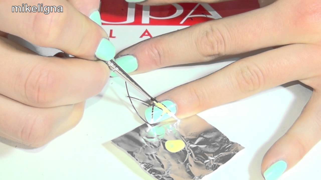 Sporty Chic #NailLook by Mikeligna | Pupa Nail Academy