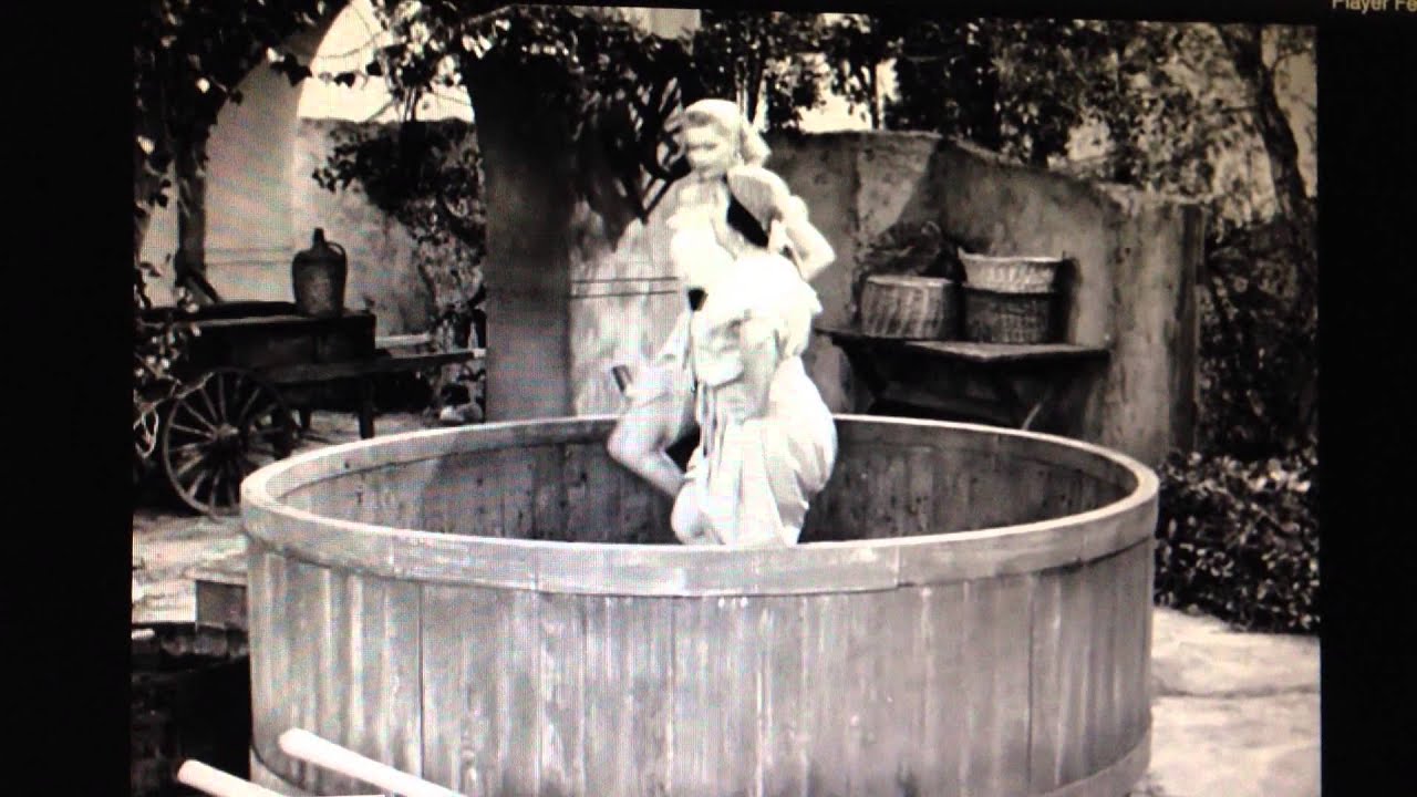 I LOVE LUCY STOMPING GRAPES