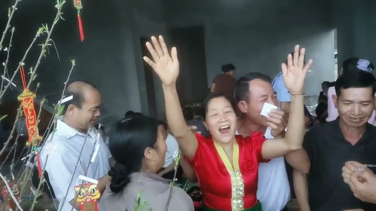 Khai xuân pít bó pi nọng tỏn le Nơ