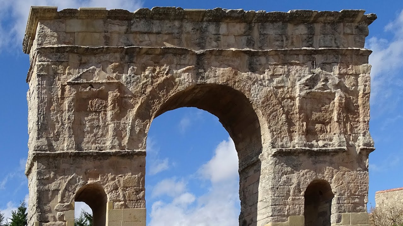 Rodrigo de la Torre y José María Rincón: La restauración del Arco Romano de Medinaceli, Soria