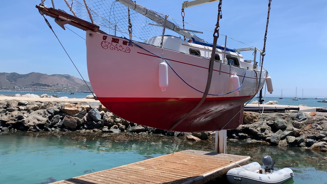 Splashing my new ( 1978 Flicka 20 ) boat Arielle for the first time