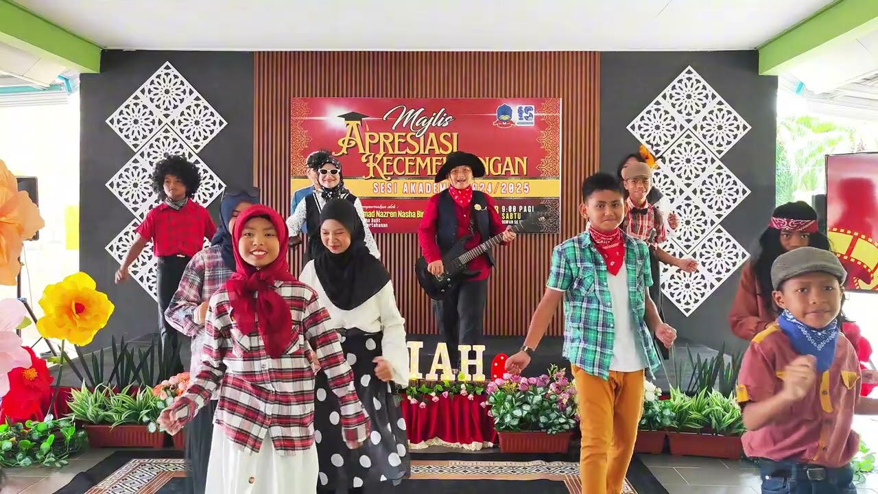 PERSEMBAHAN RETRO TEAM TARIAN SKieS | P RAMLEE-BUNYI GITAR (MAJLIS KECEMERLANGAN AKADEMIK SKS 2024)