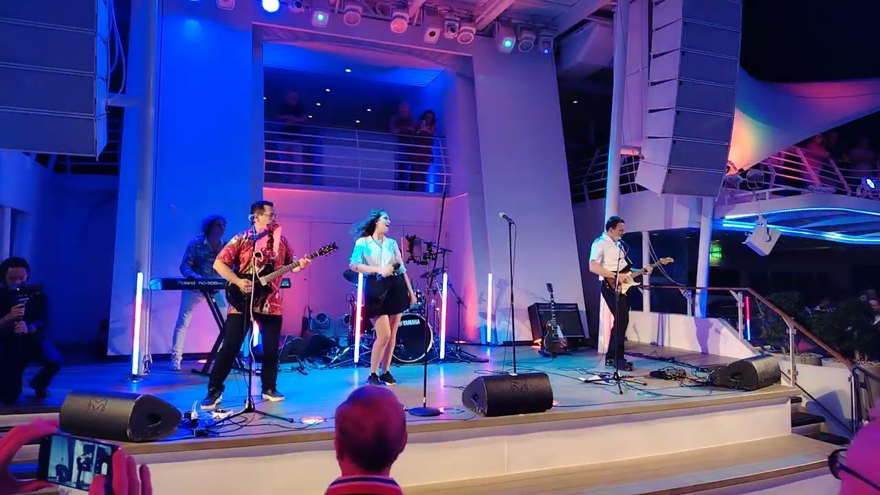 Megahertz band & Sarsi & Captain Vito Krizmanic, live at Mein schiff 6, 2025.