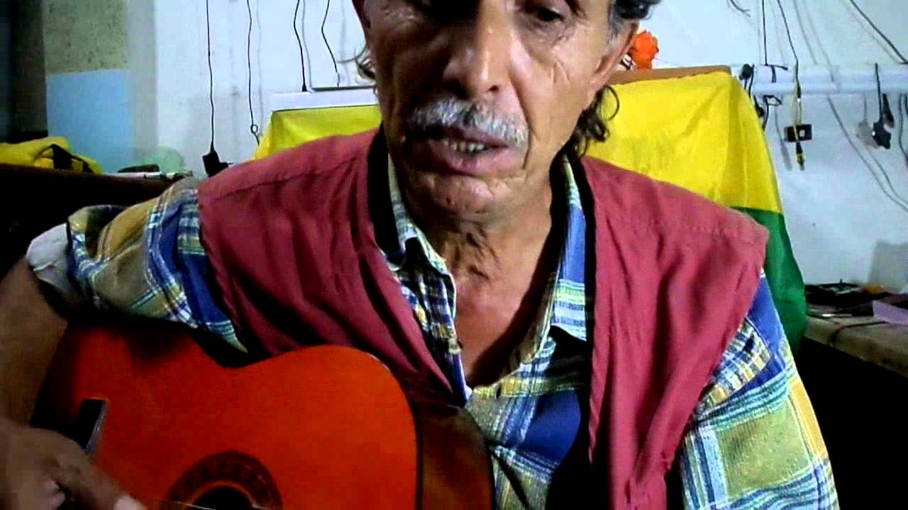 Le grand artiste Chaouis El-hedj Bachir chante l'amour et la paix