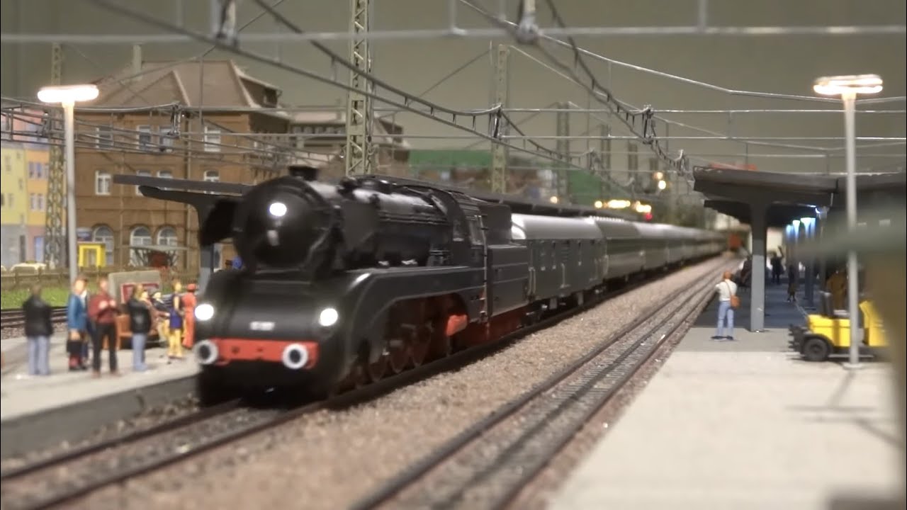 Bundesbahn Zugbetrieb der Epoche III auf Märklin Modelleisenbahn