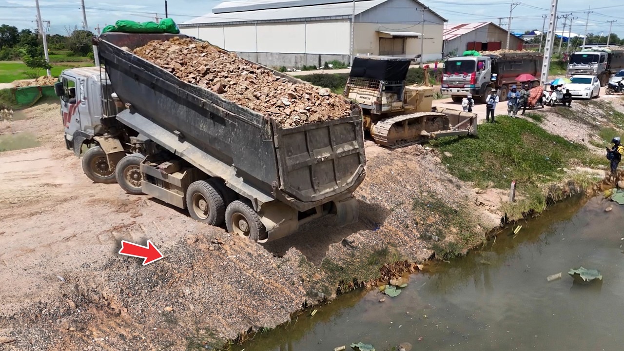 OMG Nice SITE! Impressive land fill using truck 25ton & push by Huge Bulldozer