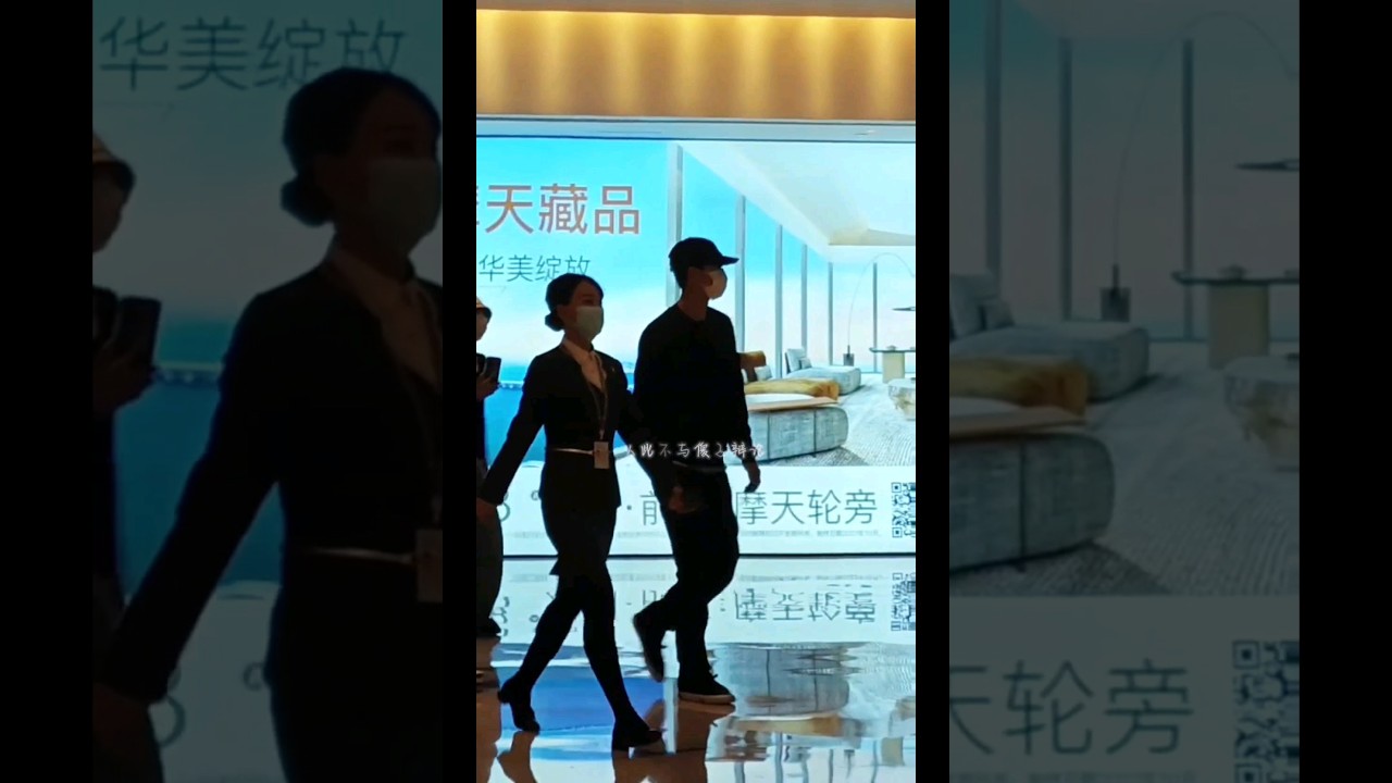 WANG YIBO  : Walking through like a Prince [ ShenZhen airport arrival ]