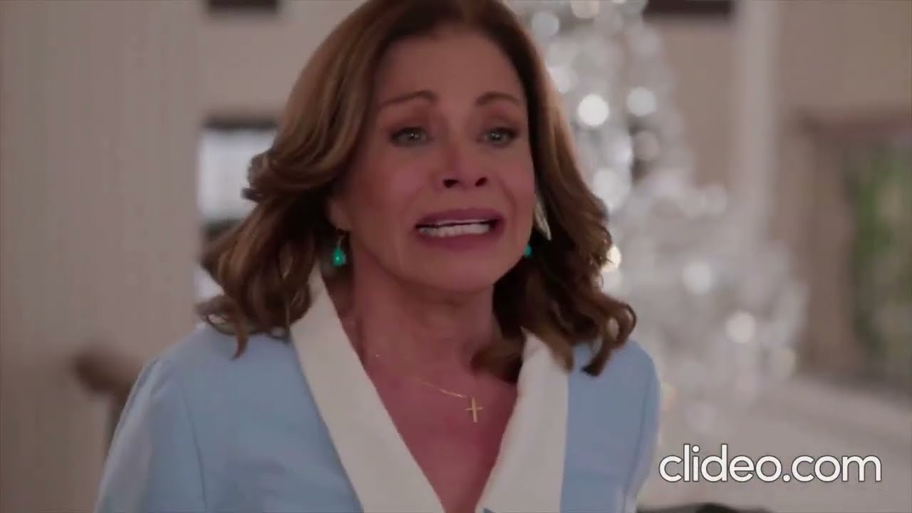 Las hijas de la señora García | Gloria se cae por las escaleras