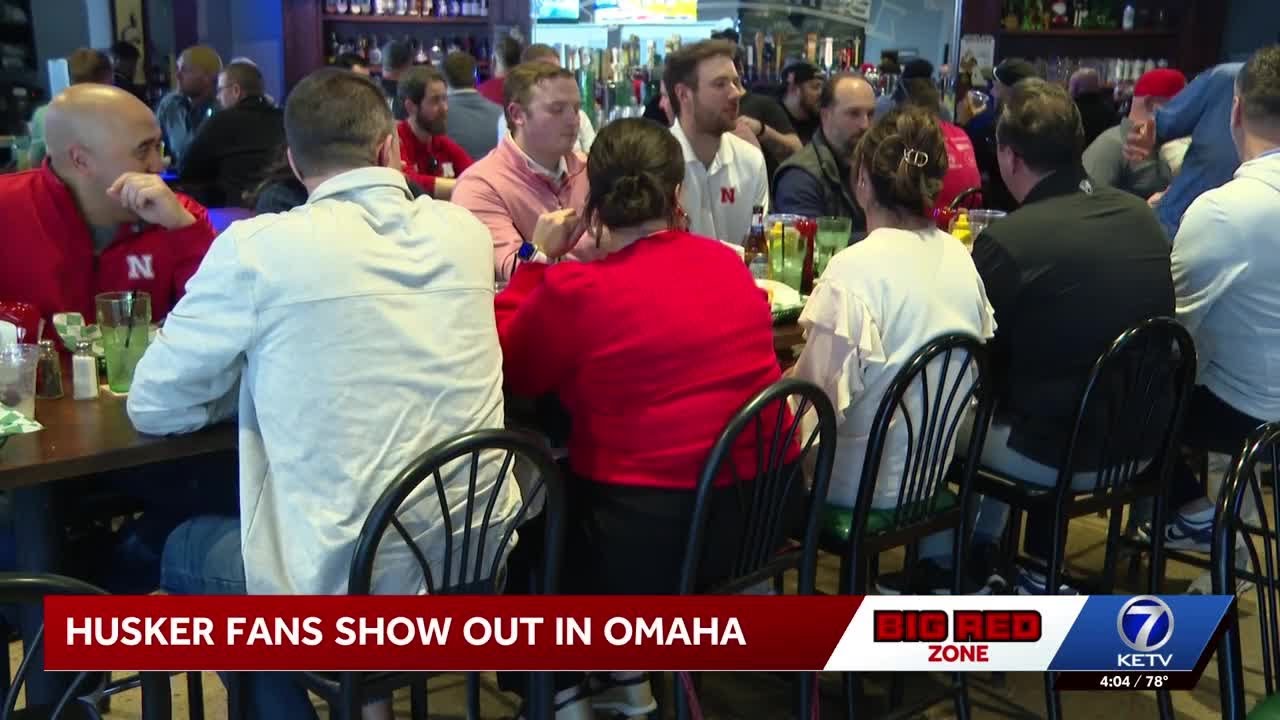 «Хускерс» прошли дальше, болельщики заполнили бары Омахи после победы в «Мартовском безумии».