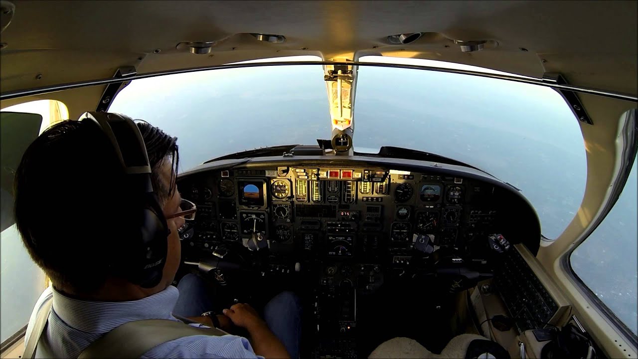VFR flight in a Citation V jet - cockpit view with live ATC!