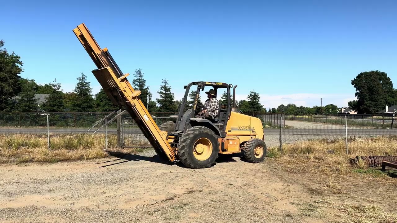 Lot 0136: Case 580 G Series 5,000lb Capacity Diesel Forklift
