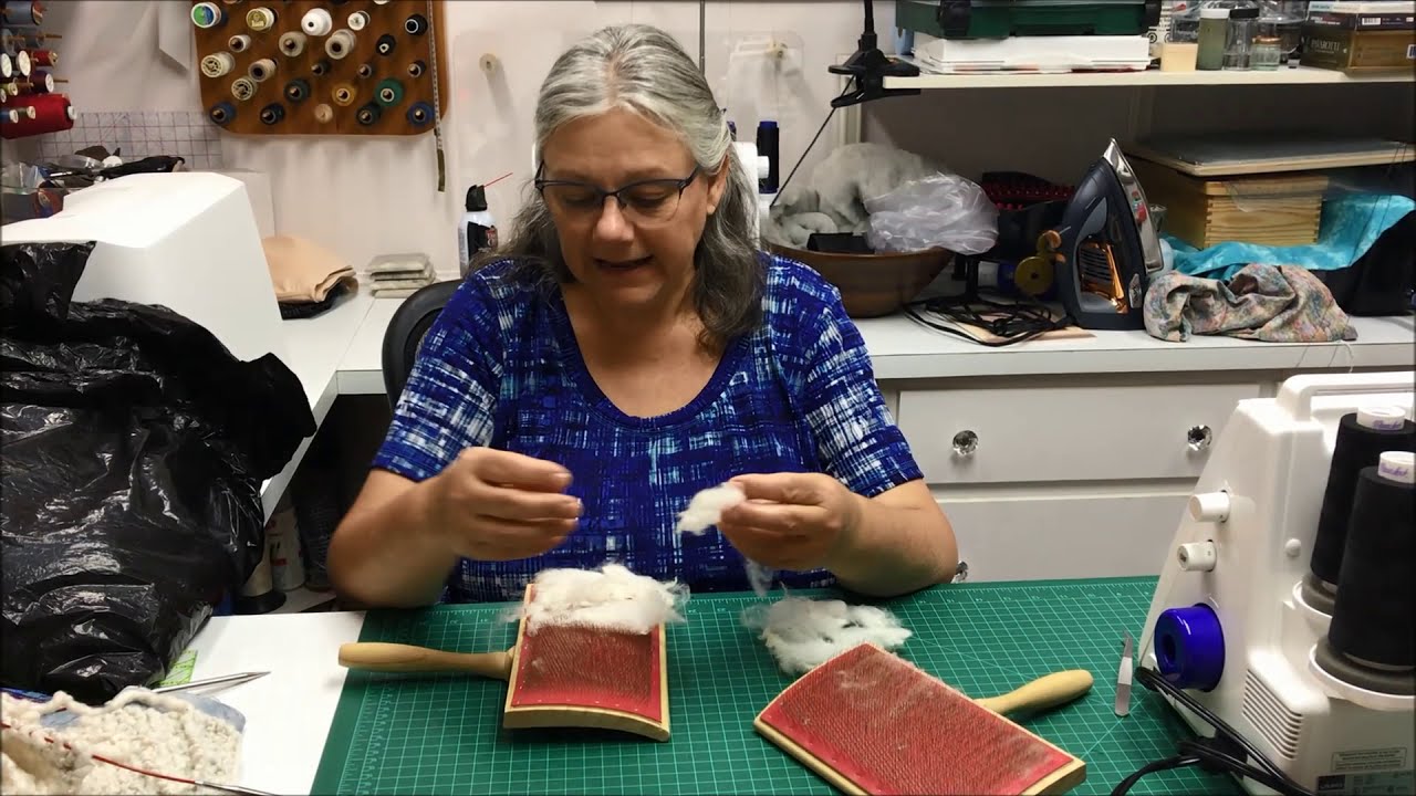 Chantal Laniel - Triage, tambourinage, cardage, nappage et filage de la laine/ Spinning wool