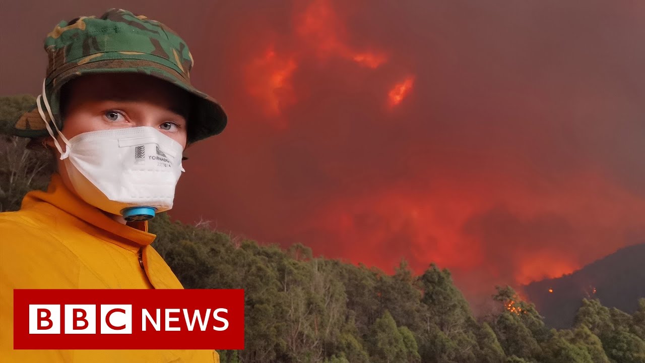 The families forced to defend their homes from Australian bushfires - BBC News