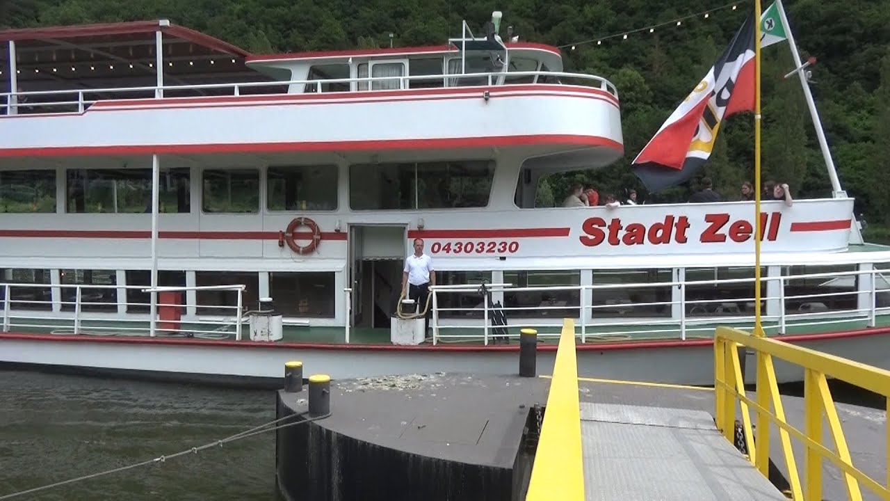 Mit dem Schiff von Klotten nach Briedern Schifffahrt auf der Mosel Cochem-Zell Rheinland-Pfalz