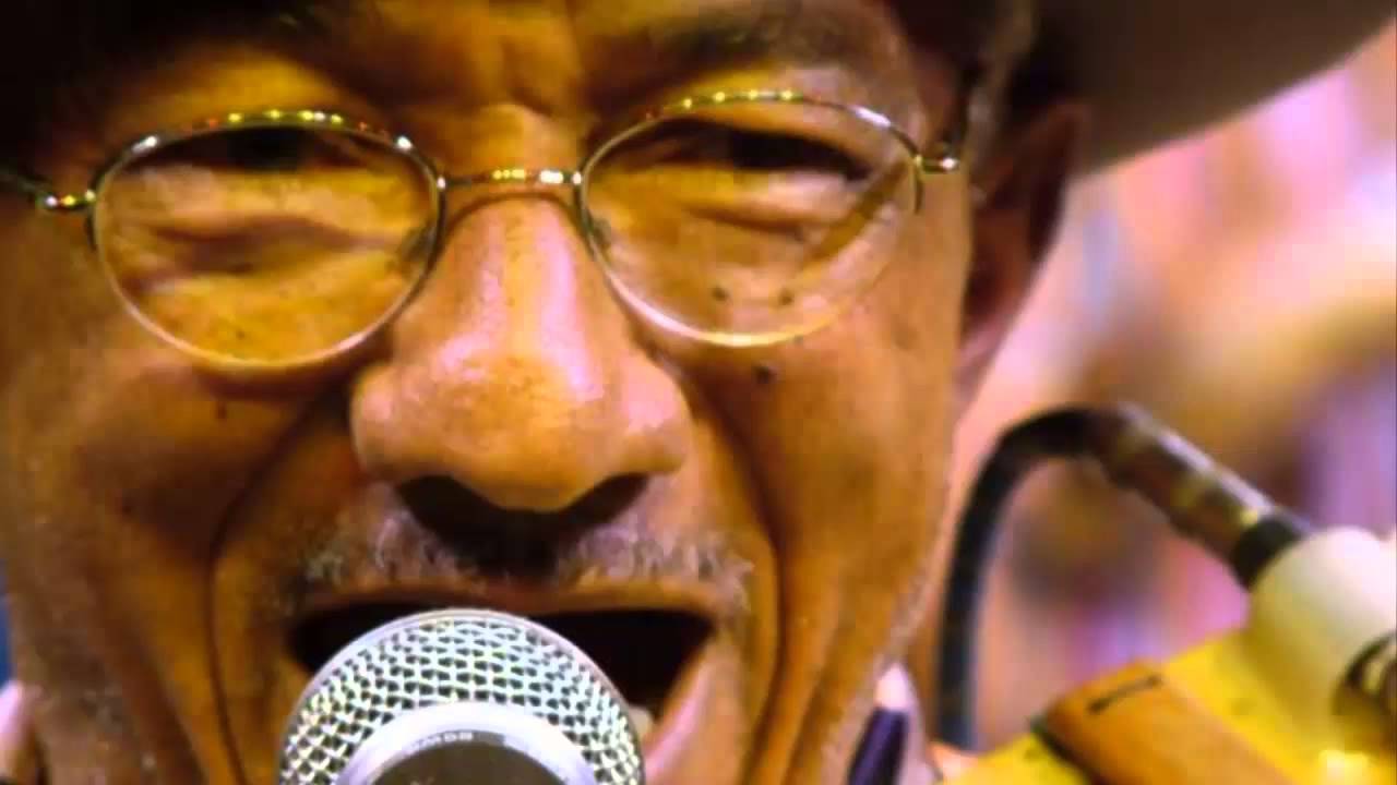 MESTRE SALUSTIANO - Bota o Cachorro no Mato
