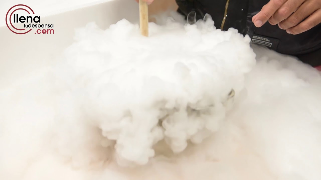 Hielo seco crea humo