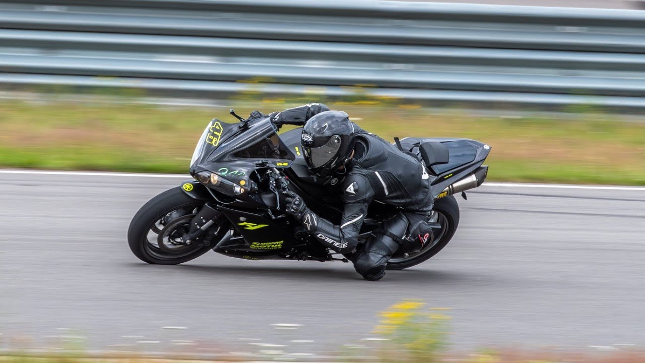 Renntraining Circuit Meppen Yamaha R1 RN19 Turn 2