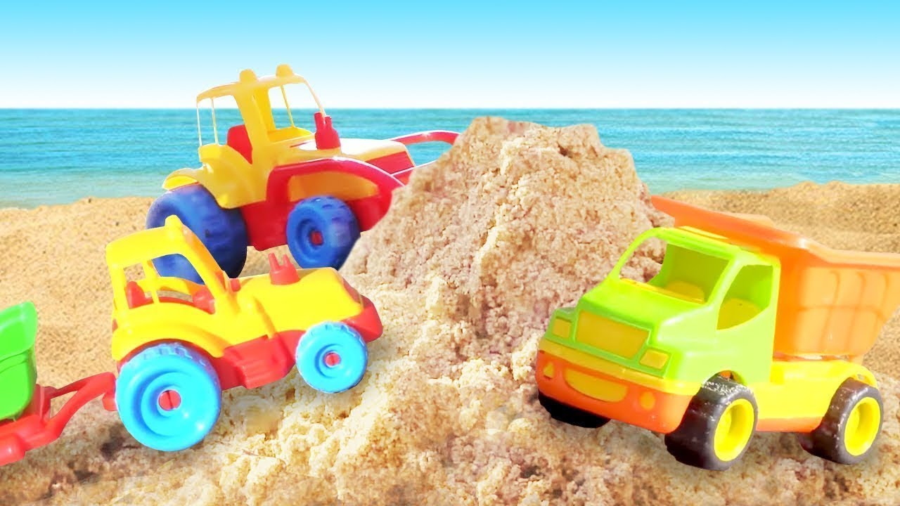 Juegos para niños en la playa. Vehículos de servicio infantiles. Hacemos un tobogán para coches.